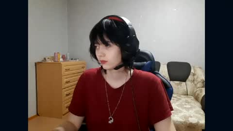 Snapshot of leigharedcross chatting on 05.10.26 Viola online show from 05.10.26