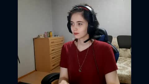 Snapshot of leigharedcross chatting on 05.11.26 Viola online show from 05.11.26
