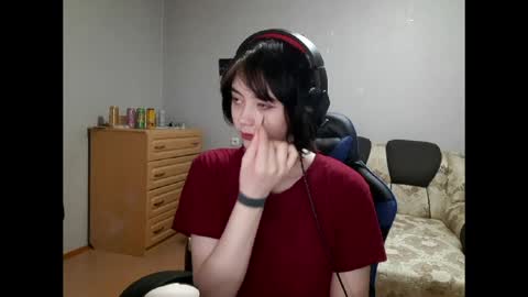 Snapshot of leigharedcross chatting on 05.17.26 Viola online show from 05.17.26
