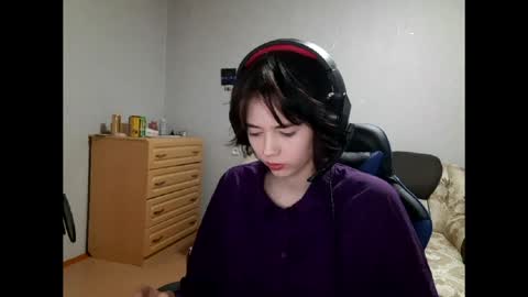 Snapshot of leigharedcross chatting on 05.20.26 Viola online show from 05.20.26