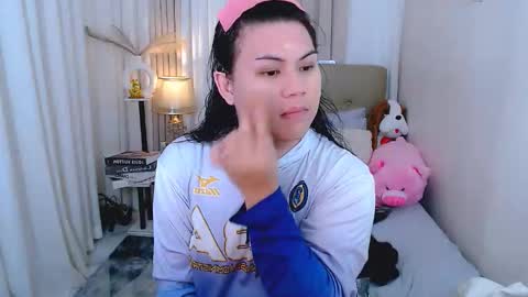 Snapshot of leighcortesi chatting on 11.23.25 Cailey online show from 11.23.25