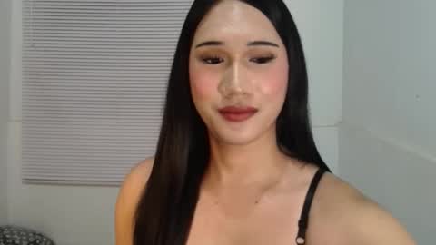 Snapshot of leighs_celine chatting on 02.12.26 leighs_celine online show from 02.12.26