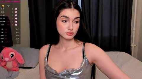 Leila online show from 04.25.26