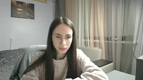 Snapshot of leila_monaco chatting on 10.24.25 Leila online show from 10.24.25