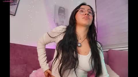 Snapshot of leila_petitee chatting on 09.23.25 Leila online show from 09.23.25