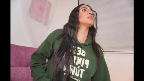 Snapshot of leila_petitee chatting on 11.16.25 Leila online show from 11.16.25