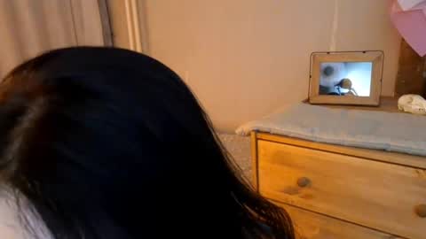 Mia online show from 04.25.26