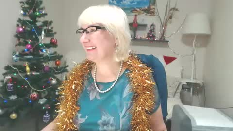 Leila Kinky online show from 12.23.24