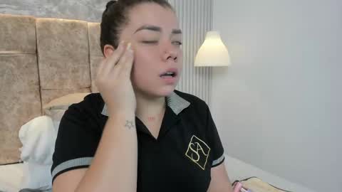 leilapons online show from 10.05.25