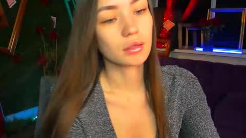 Snapshot of leilarai chatting on 11.28.25 Leila Rai online show from 11.28.25