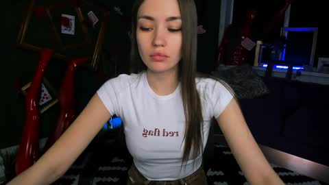 Snapshot of leilarai chatting on 04.05.26 Leila Rai online show from 04.05.26