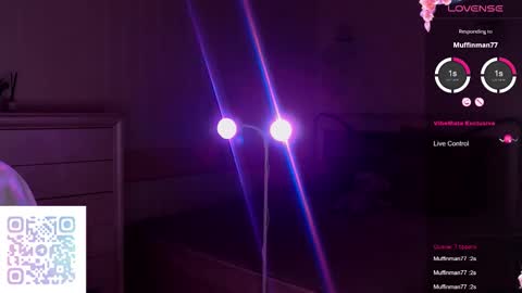 Snapshot of leilavanillla chatting on 10.26.25 Leila online show from 10.26.25