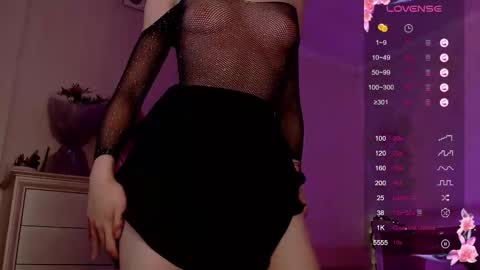 Snapshot of leilavanillla chatting on 11.13.25 Leila online show from 11.13.25