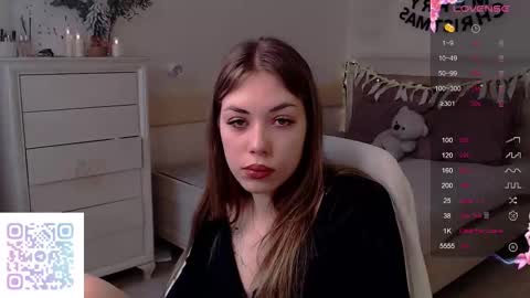 Snapshot of leilavanillla chatting on 12.15.25 Leila online show from 12.15.25