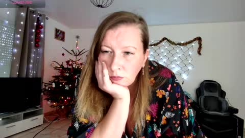 Snapshot of lelena1319 chatting on 12.19.24 YOUR ELENA online show from 12.19.24