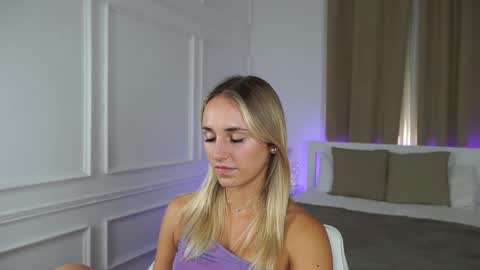 Snapshot of lenaastar chatting on 10.08.25 Lena online show from 10.08.25