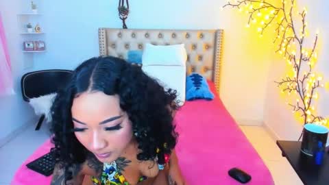 Snapshot of lenastylesoa chatting on 10.01.25 Lena online show from 10.01.25