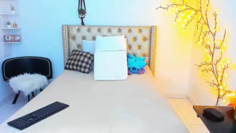 Snapshot of lenastylesoa chatting on 10.05.25 Lena online show from 10.05.25