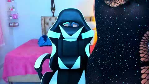 Snapshot of lenastylesoa chatting on 11.25.25 Lena online show from 11.25.25