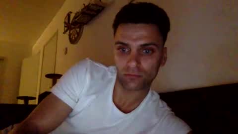 Snapshot of lendariokiss chatting on 10.04.25 Armando online show from 10.04.25