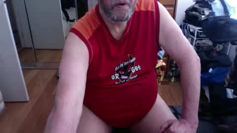Snapshot of lennyfife chatting on 10.25.25 Pussylicker online show from 10.25.25