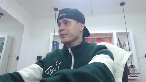 Snapshot of leo_cumming01 chatting on 02.08.25 Yesid online show from 02.08.25