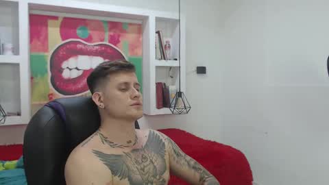 Snapshot of leo_cumming01 chatting on 02.12.25 Yesid online show from 02.12.25