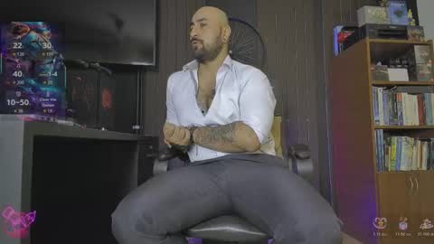 Snapshot of leon_1717 chatting on 11.29.25 Leon online show from 11.29.25