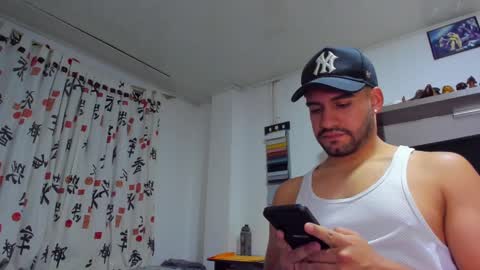 Snapshot of leon__hart chatting on 12.16.24 Leon Hart online show from 12.16.24