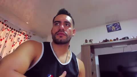 Snapshot of leon__hart chatting on 12.17.24 Leon Hart online show from 12.17.24