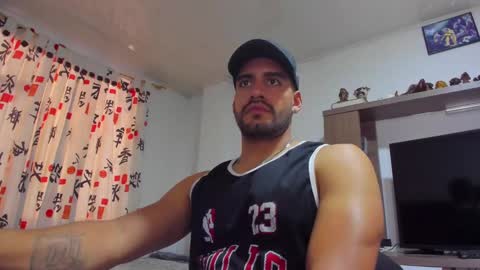 Snapshot of leon__hart chatting on 12.17.24 Leon Hart online show from 12.17.24