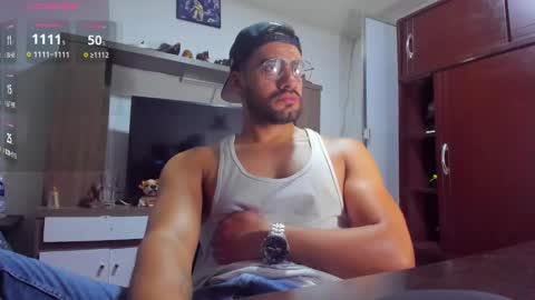 Snapshot of leon__hart chatting on 12.20.24 Leon Hart online show from 12.20.24