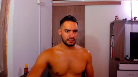 Snapshot of leon__hart chatting on 02.11.25 Leon Hart online show from 02.11.25
