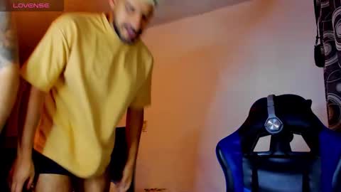 Snapshot of leon__hart chatting on 10.18.25 Leon Hart online show from 10.18.25