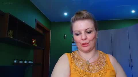 Snapshot of leona_tracie chatting on 05.31.26 Leona tracie online show from 05.31.26
