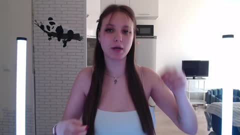 Leonaalove online show from 04.21.26