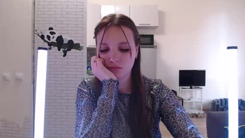 Leonaalove online show from 04.23.26