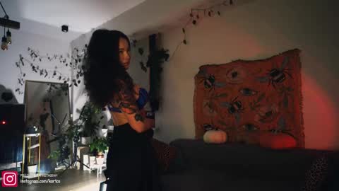 Snapshot of leonamell chatting on 09.20.25 Leo online show from 09.20.25