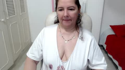 leonela   online show from 06.11.26