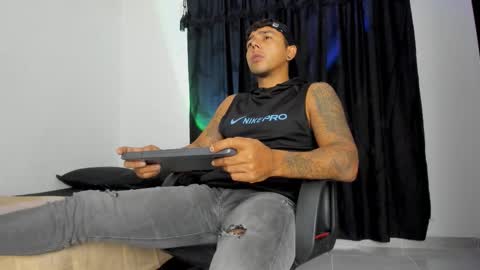 Snapshot of leonidas1195 chatting on 03.21.26 leonidas1.1 online show from 03.21.26