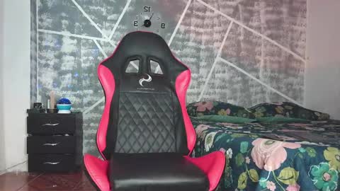 Snapshot of leonidas_k18 chatting on 09.17.25 ANDRES online show from 09.17.25