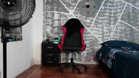 Snapshot of leonidas_k18 chatting on 10.05.25 ANDRES online show from 10.05.25