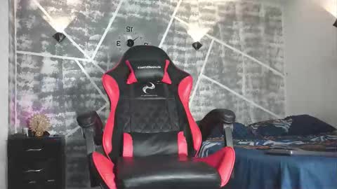 Snapshot of leonidas_k18 chatting on 10.17.25 ANDRES online show from 10.17.25