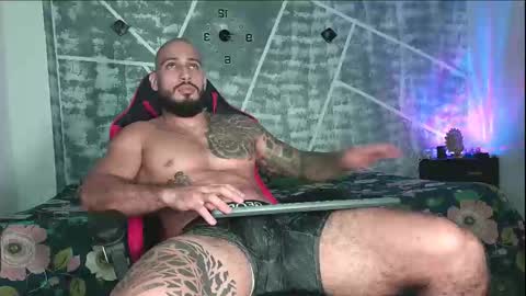 Snapshot of leonidas_k18 chatting on 11.23.25 ANDRES online show from 11.23.25