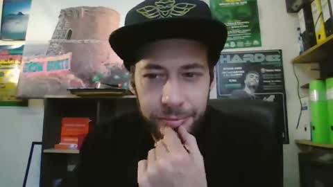 Snapshot of leonidascum chatting on 12.23.25 leonidascum online show from 12.23.25