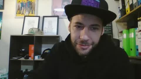 Snapshot of leonidascum chatting on 02.18.26 leonidascum online show from 02.18.26