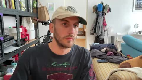 Snapshot of leonvampire chatting on 10.07.25 Leon online show from 10.07.25