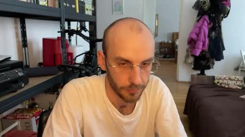 Leon online show from 12.04.25