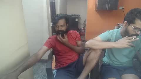 Snapshot of leosbroad chatting on 02.07.25 Leo online show from 02.07.25