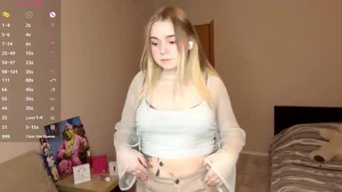 Hello everyone Im Lora Its my first day Were going to have fun together online show from 01.31.26